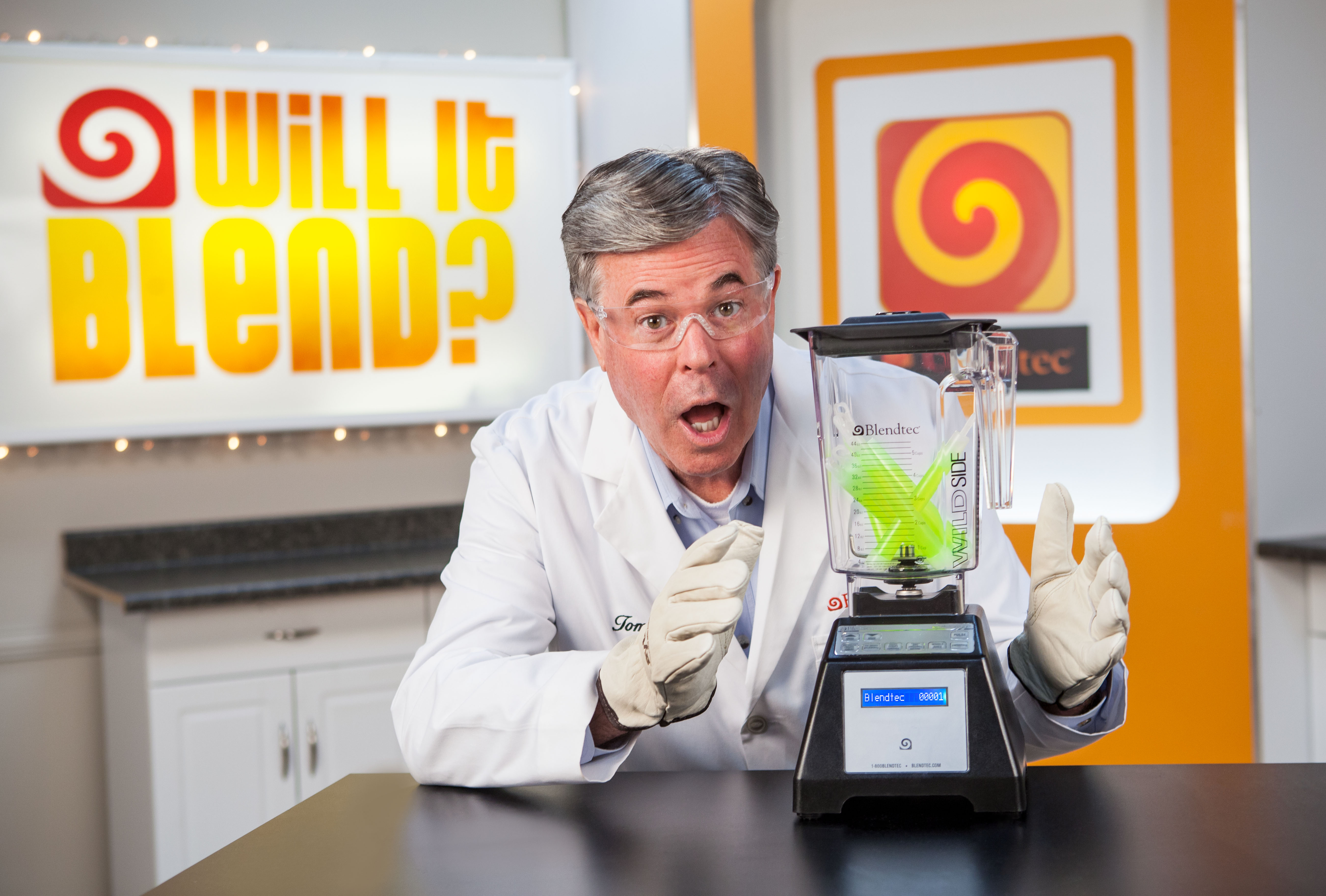 Tom-on-WIB-Set-Promo-Pics-Small-Jun14-12-2